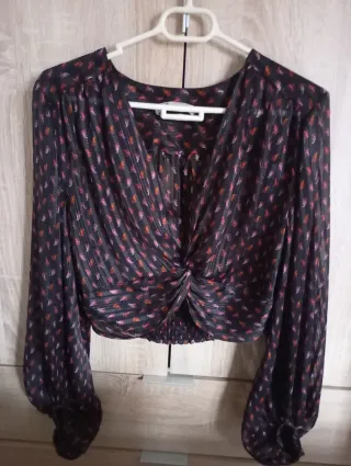 Blusa negra con estampado rosa.transparencias.