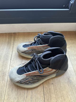 Adidas Yeezy QNTM Sneakers