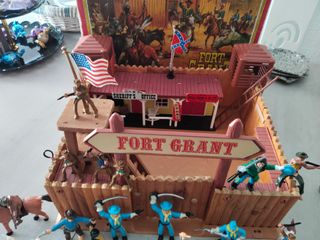 Fort Comansi con figuras y accesorios