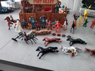 Fort Comansi con figuras y accesorios