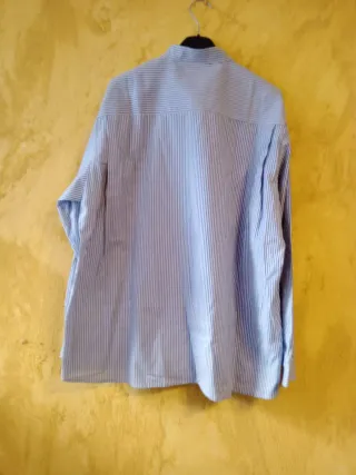 Camisa de trabajo azul y blanca a rayas