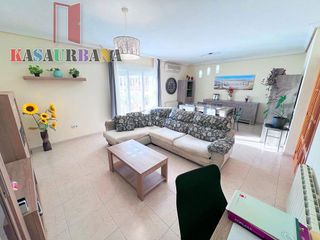 Casa adosada en venta en Yeles