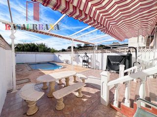 Casa adosada en venta en Yeles