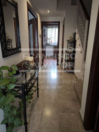 Casa adosada en venta en Lucena