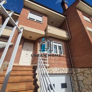 Casa adosada en venta en Trobajo del Camino en San Andrés del Rabanedo