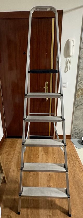 Escalera 6 peldaños aluminio