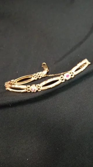 Gargantilla de mujer de oro y zafiros