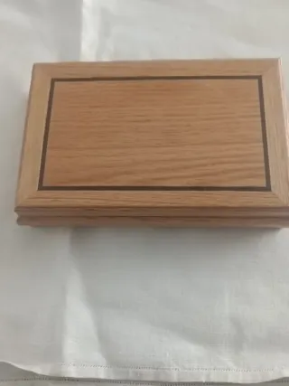 Dominó en caja de madera