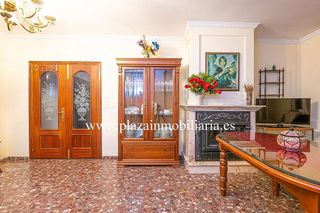 Chalet en venta en Lucena