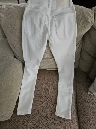 Pantalón Bershka blanco roto