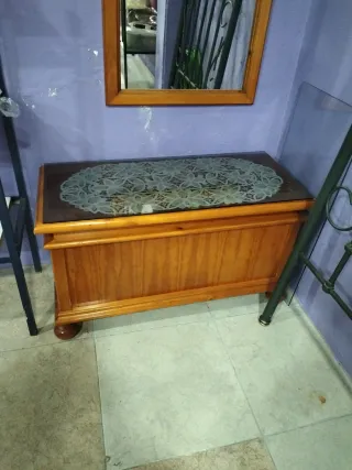 Arca baúl de madera con tapa de cristal