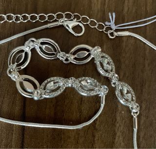 Gargantilla plateada con Cristales engarzados