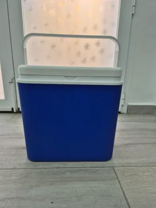 Heladera azul de plástico