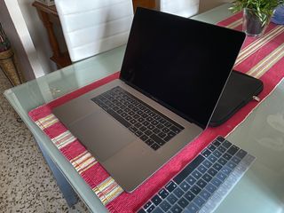 MacBook Pro 15 2017 - 256 GB - 16 RAM - i7