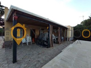Chalet en venta en Carmona