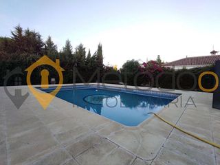 Chalet en venta en Carmona