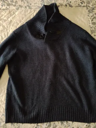 Jersey azul marino con botones