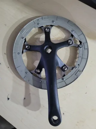 Guarnitura bici con pedivella