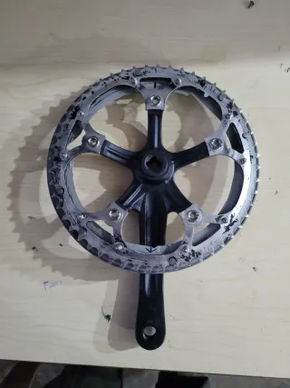 Guarnitura bici con pedivella