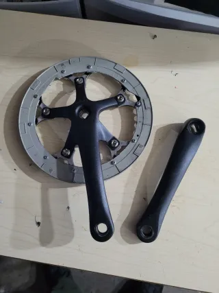 Guarnitura bici con pedivella