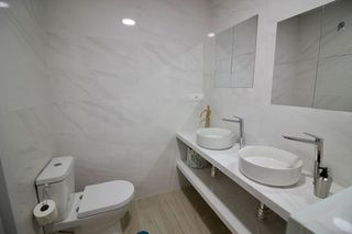 Piso en venta en La Carihuela en Torremolinos