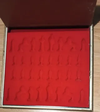 Tablero de ajedrez de madera y cuero