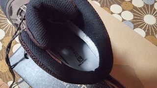 Botas de montaña Salomon marrones y grises