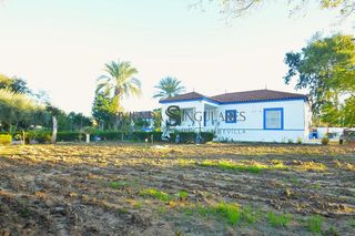 Chalet en venta en Carmona