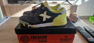 Zapatillas Munich Negras y Amarillas