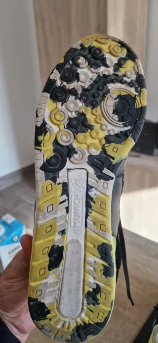 Zapatillas Munich Negras y Amarillas