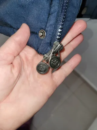 Giubbotto blu con cappuccio