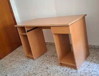 Mesa de estudio de madera laminada