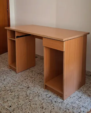 Mesa de estudio de madera laminada