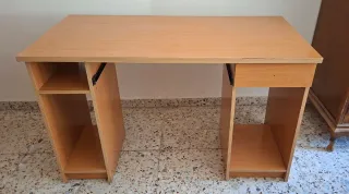 Mesa de estudio de madera laminada