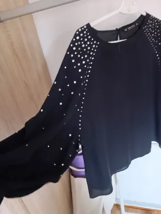 Blusa Zara Basic negra con pedrería