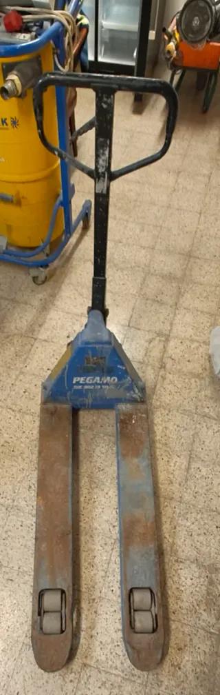 Traspaleta manual 2500Kg Pegamo