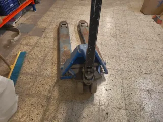 Traspaleta manual 2500Kg Pegamo