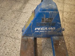Traspaleta manual 2500Kg Pegamo