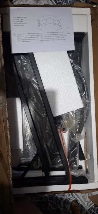 Escritorio Esquinero Madera marrón y metal negro