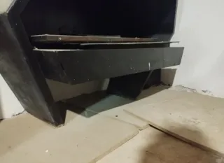 Gran chimenea abierta de metal