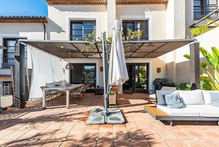 Casa adosada en venta en Benahavís