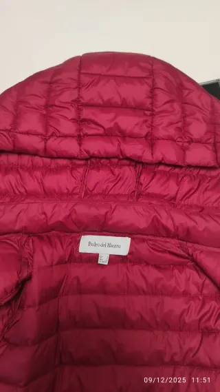 Parka de plumas. Muy ligera. No pesa nada