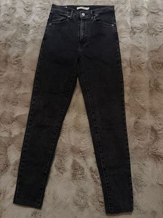 Vaqueros Levi's Mile High Super Skinny Negros