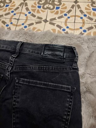 Vaqueros Levi's Mile High Super Skinny Negros