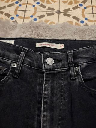 Vaqueros Levi's Mile High Super Skinny Negros