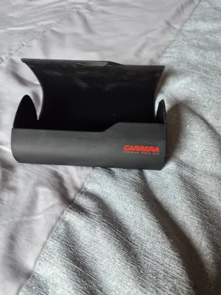 Gafas de sol con su estuche marca carrera
