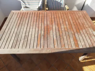 Mesa de terraza de madera de teka