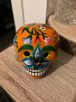 Calavera decorativa naranja
