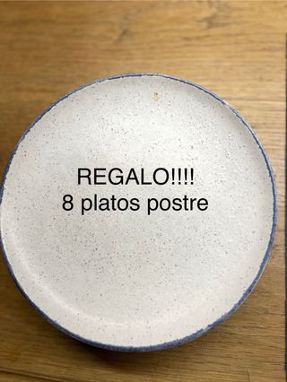 Set di 12 piatti piani rustici in gres.