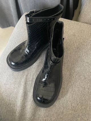 Botín Zara efecto piel cocodrilo negro talla 37
